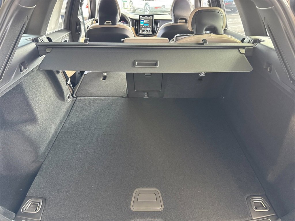 New 2026 Volvo XC60 B5 Plus w/ Climate Package PRO image 14