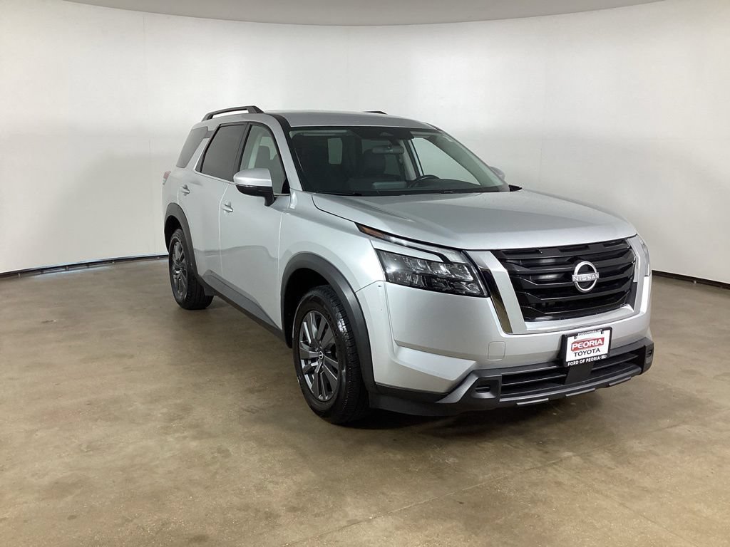Used 2024 Nissan Pathfinder SV FWD image 3