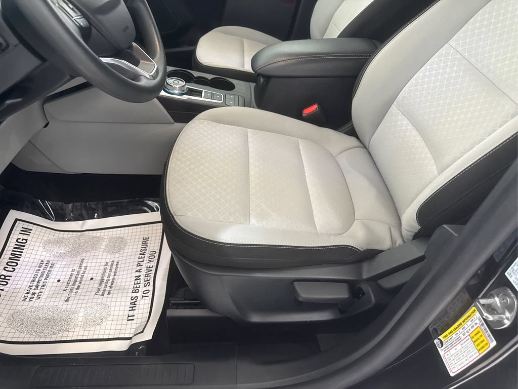 Used 2025 Ford Escape Active AWD/4WD image 30