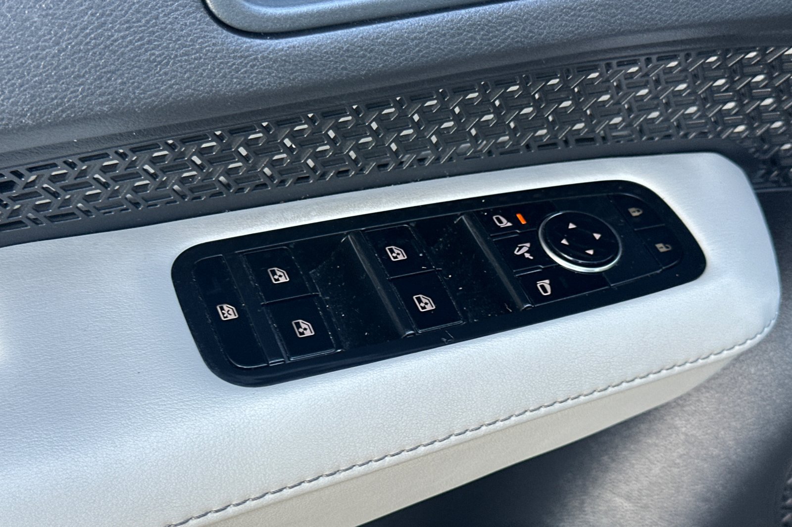 Certified 2023 Nissan Ariya FWD image 13