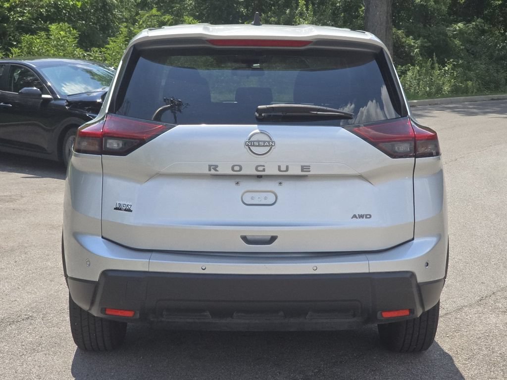 Used 2024 Nissan Rogue S AWD/4WD image 13