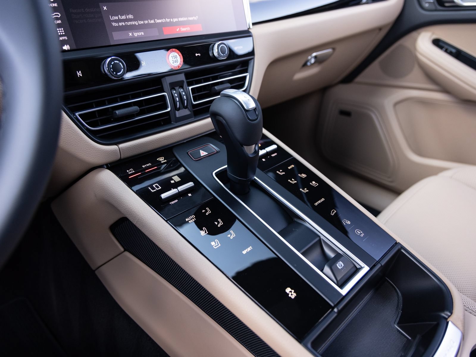 Certified 2026 Porsche Macan AWD/4WD image 17