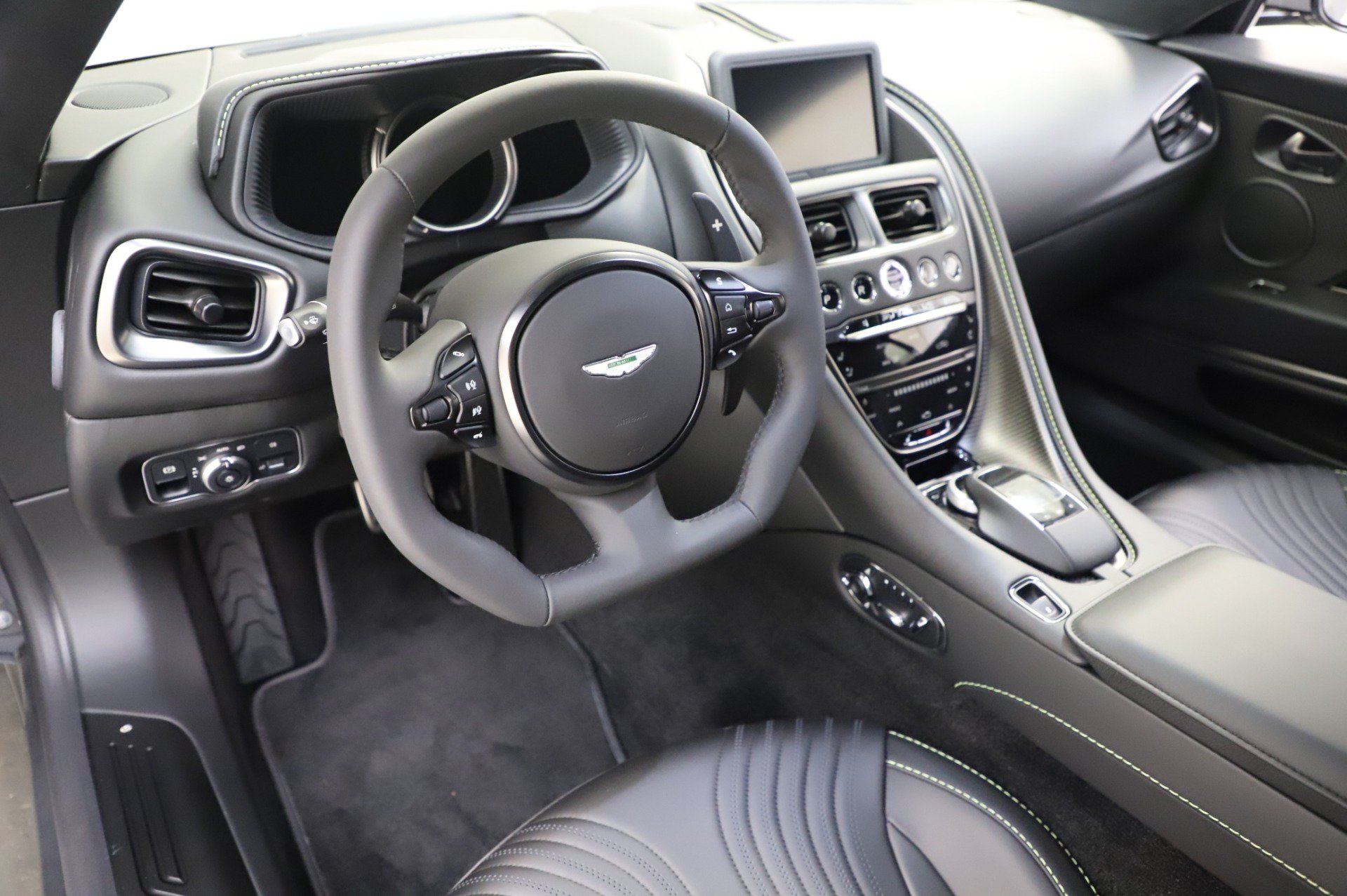 Used 2020 Aston Martin DB11 AMR RWD image 15
