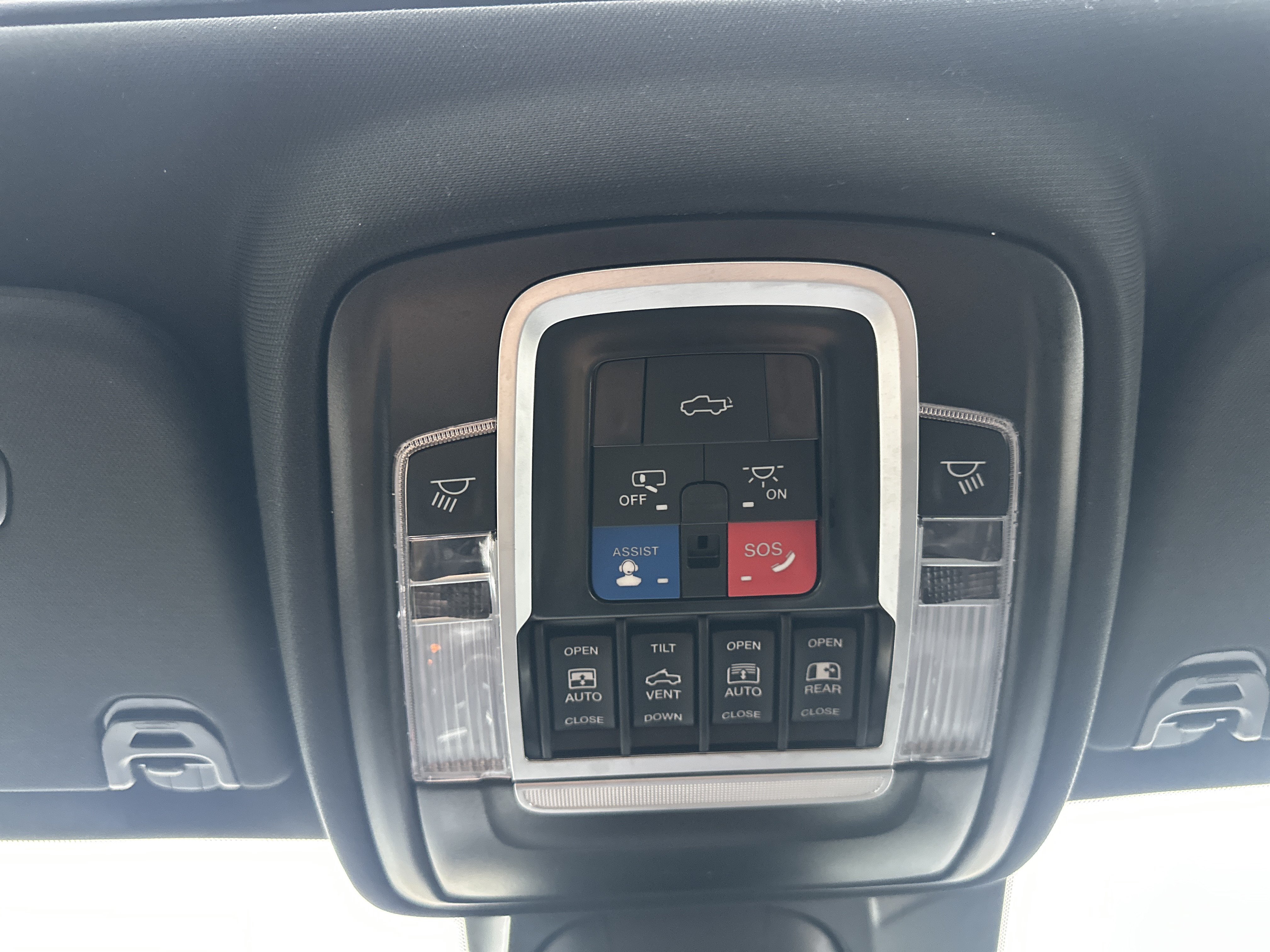 Used 2024 RAM 1500 Laramie AWD/4WD image 30