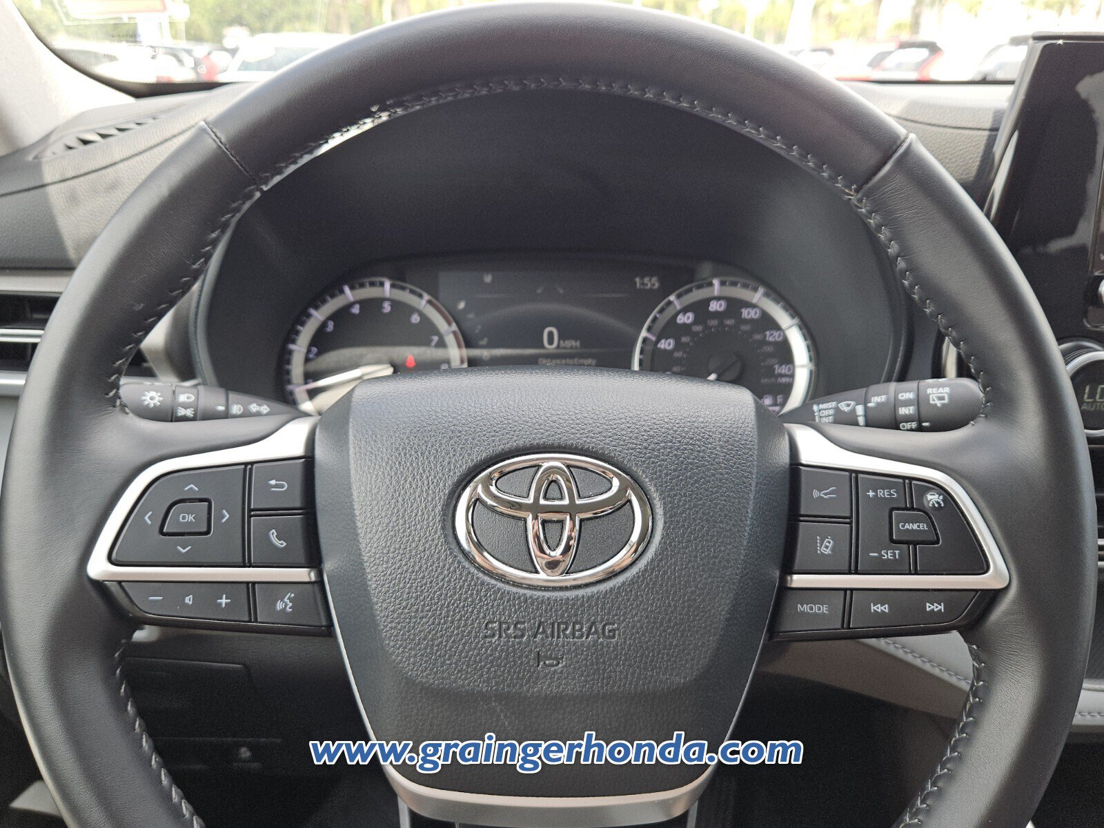 Used 2024 Toyota Highlander LE FWD image 18