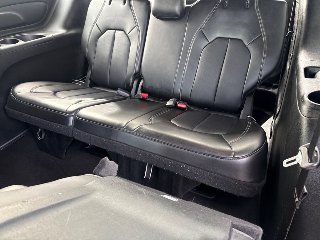 Used 2024 Chrysler Pacifica Limited FWD image 18
