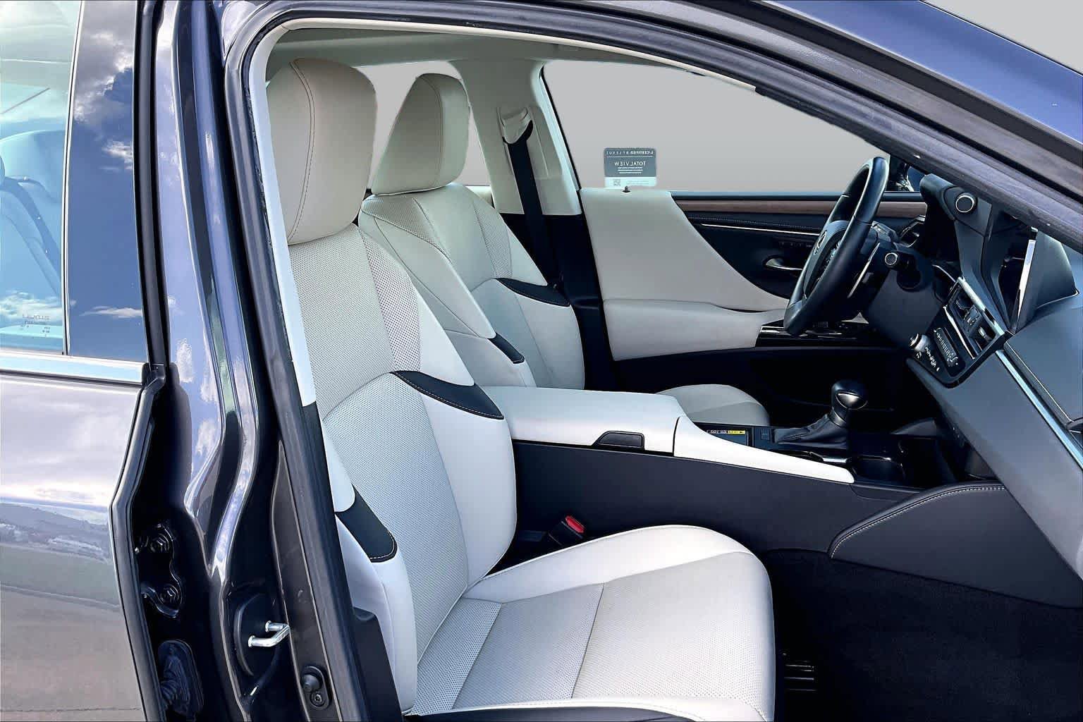 Used 2025 Lexus ES 350 w/ Premium Package FWD image 9