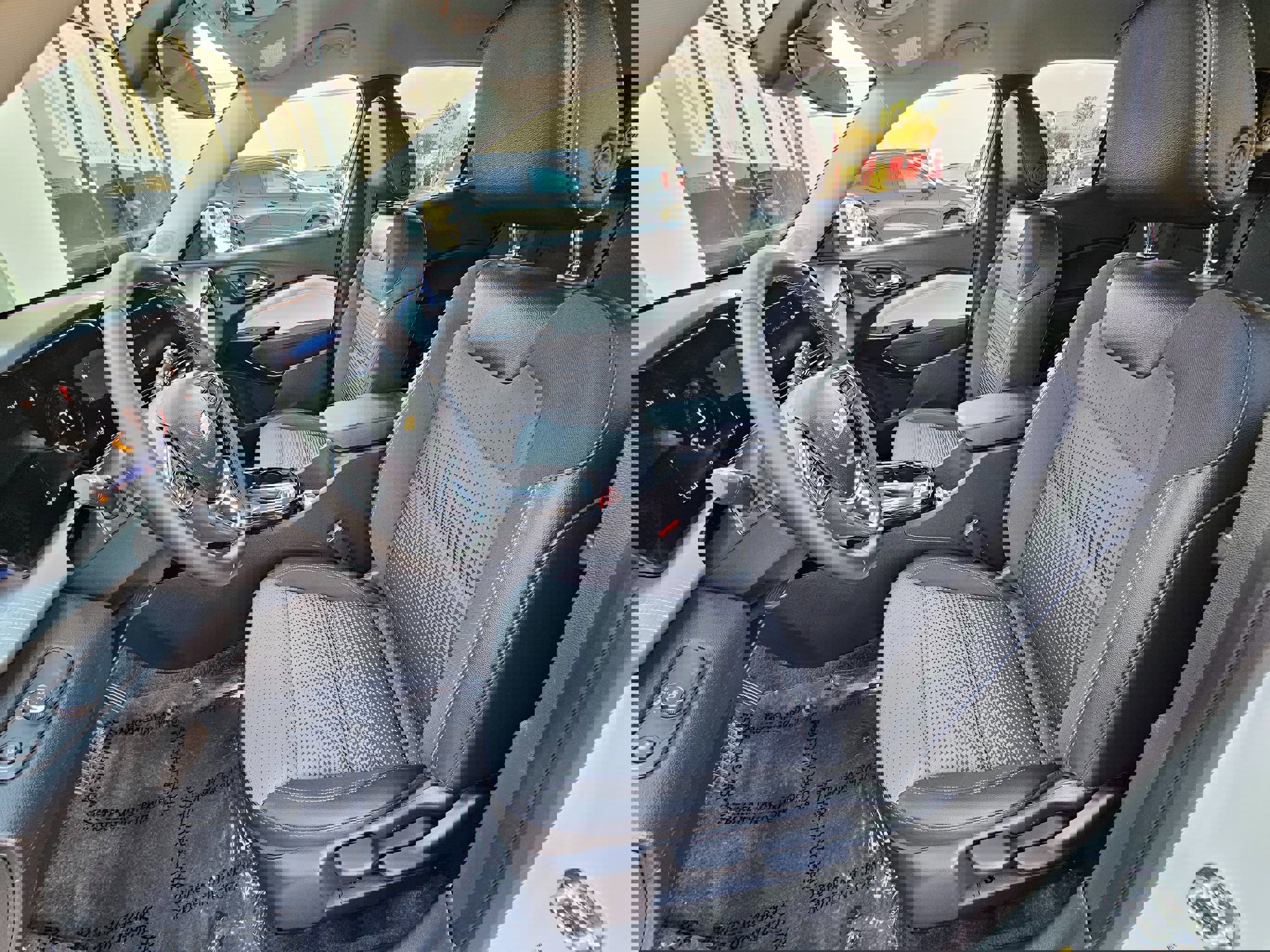 Used 2025 Chevrolet Trax LT w/ LT Convenience Package image 17