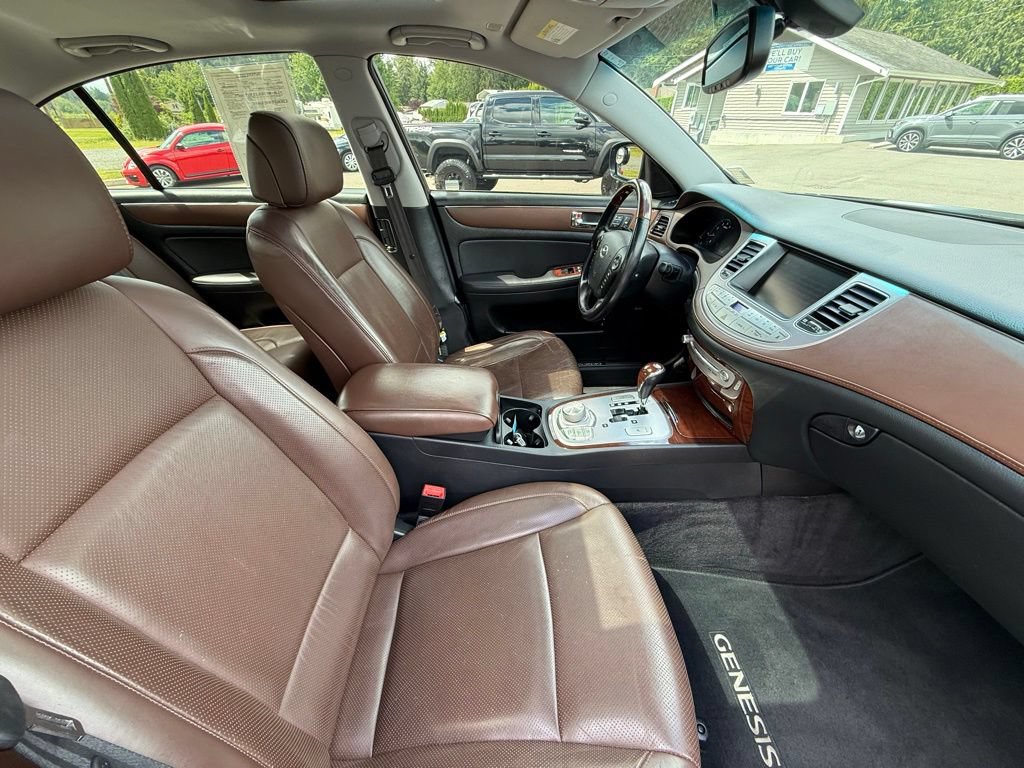 Used 2011 Hyundai Genesis 4.6 RWD image 18