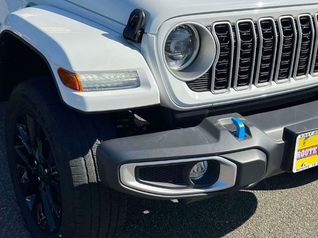 Used 2024 Jeep Wrangler Unlimited Sahara AWD/4WD image 7