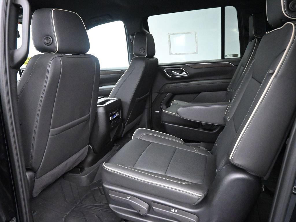 Used 2024 Chevrolet Suburban Premier image 20