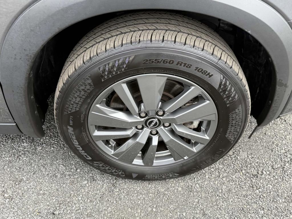 Used 2025 Nissan Pathfinder SV image 7