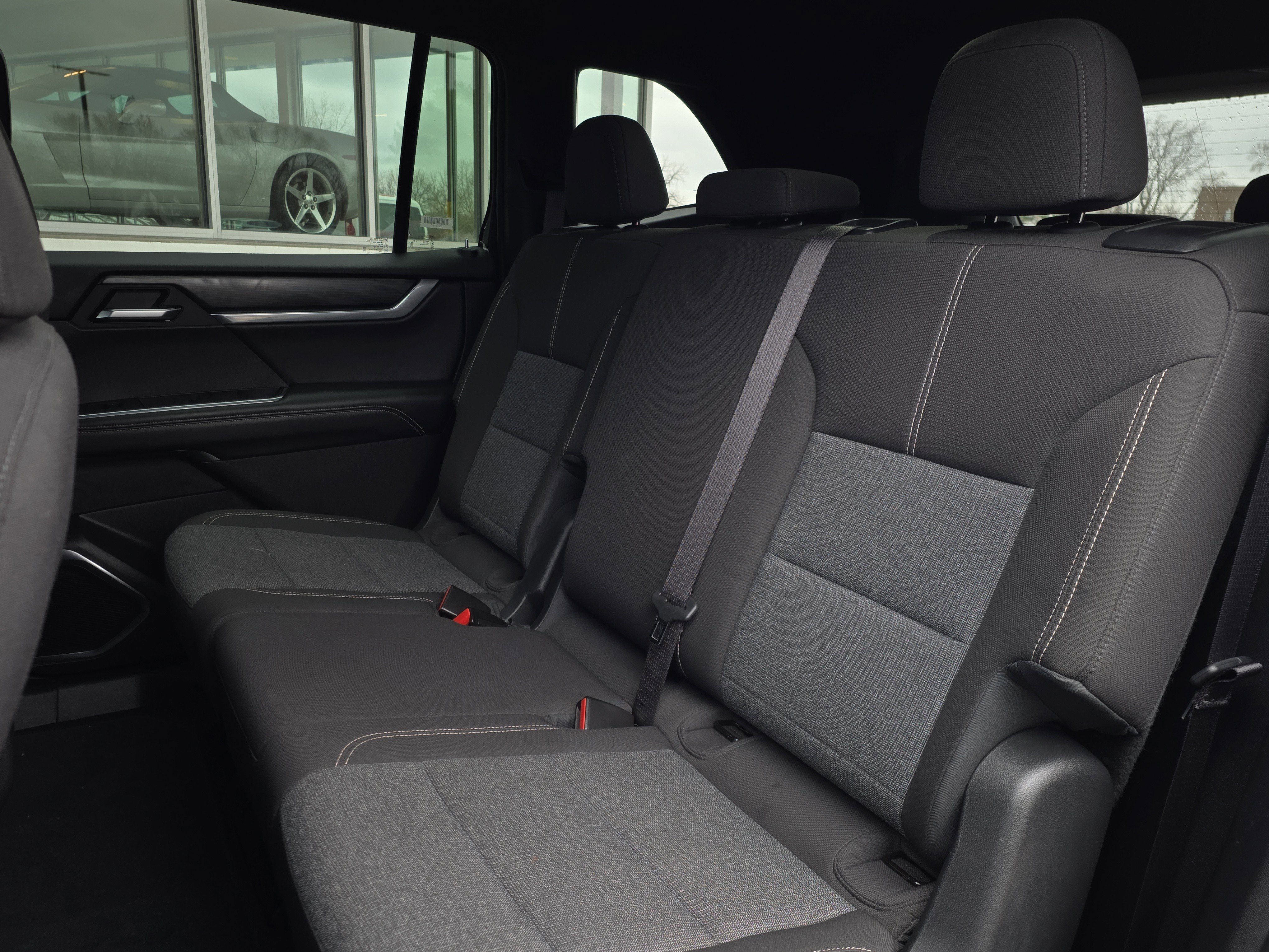 Used 2025 GMC Acadia Elevation image 38