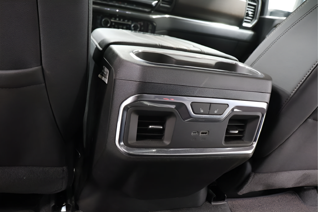 Used 2025 Chevrolet Silverado 2500 High Country AWD/4WD image 25