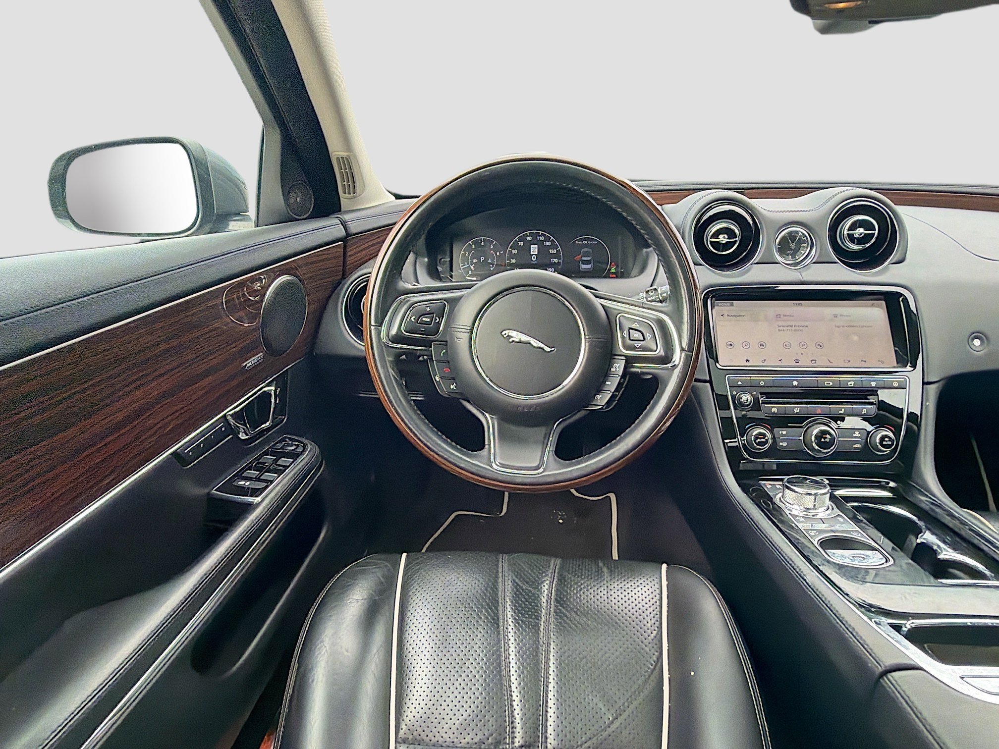 Used 2019 Jaguar XJ R-Sport image 21