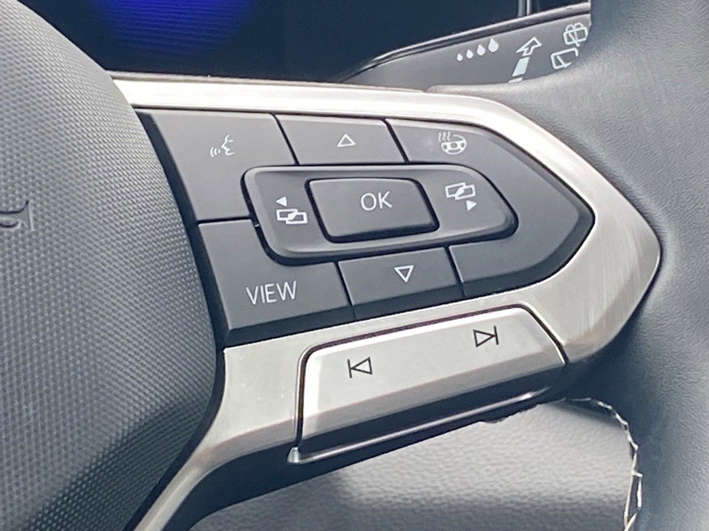 Used 2022 Volkswagen Taos SE w/ Panoramic Sunroof Package image 9