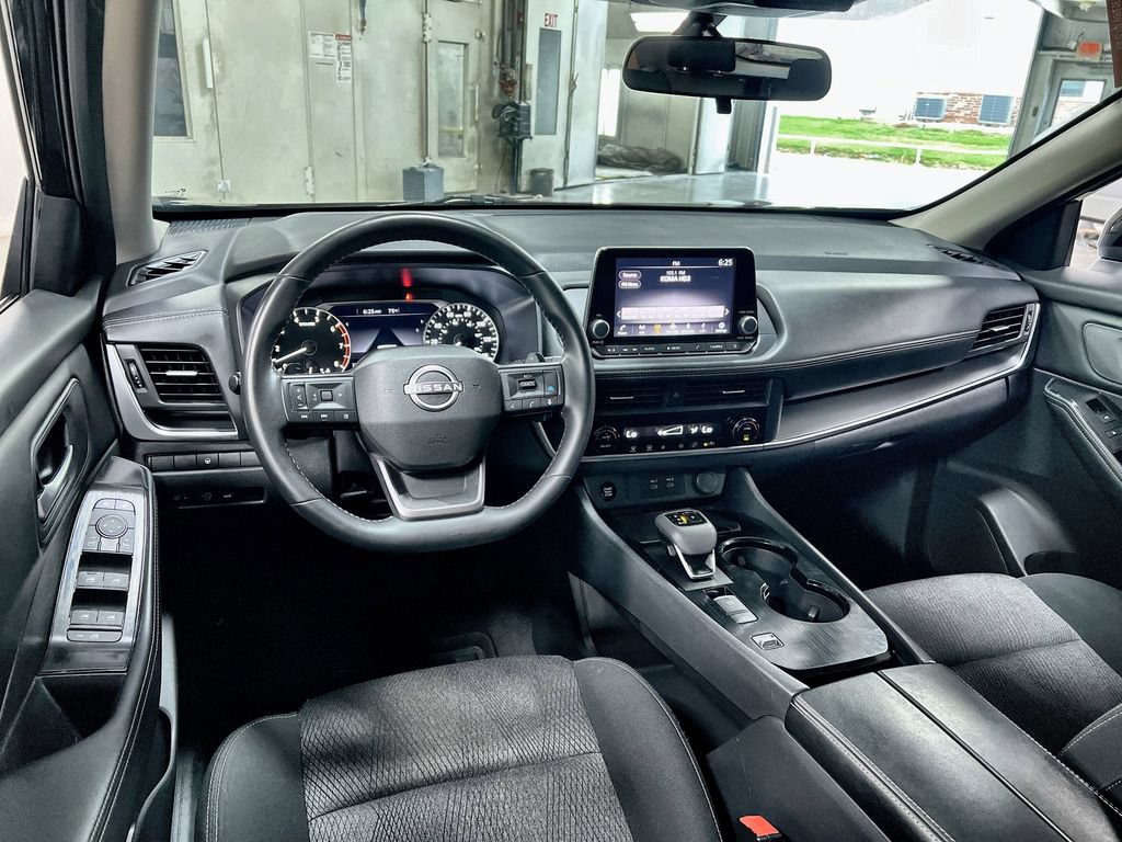 Used 2025 Nissan Rogue SV FWD image 19