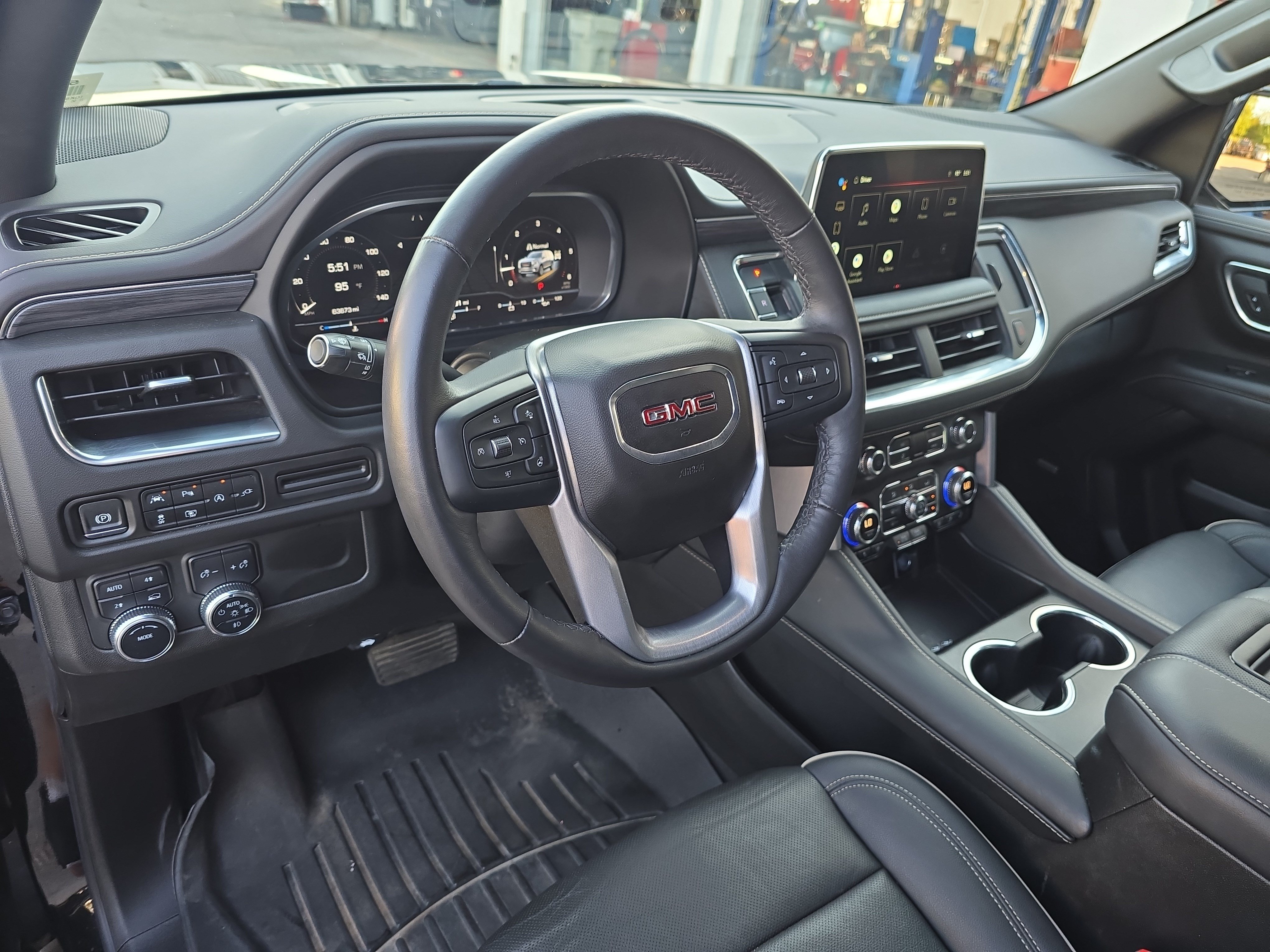 Used 2022 GMC Yukon XL SLT w/ SLT Premium Package AWD/4WD image 17