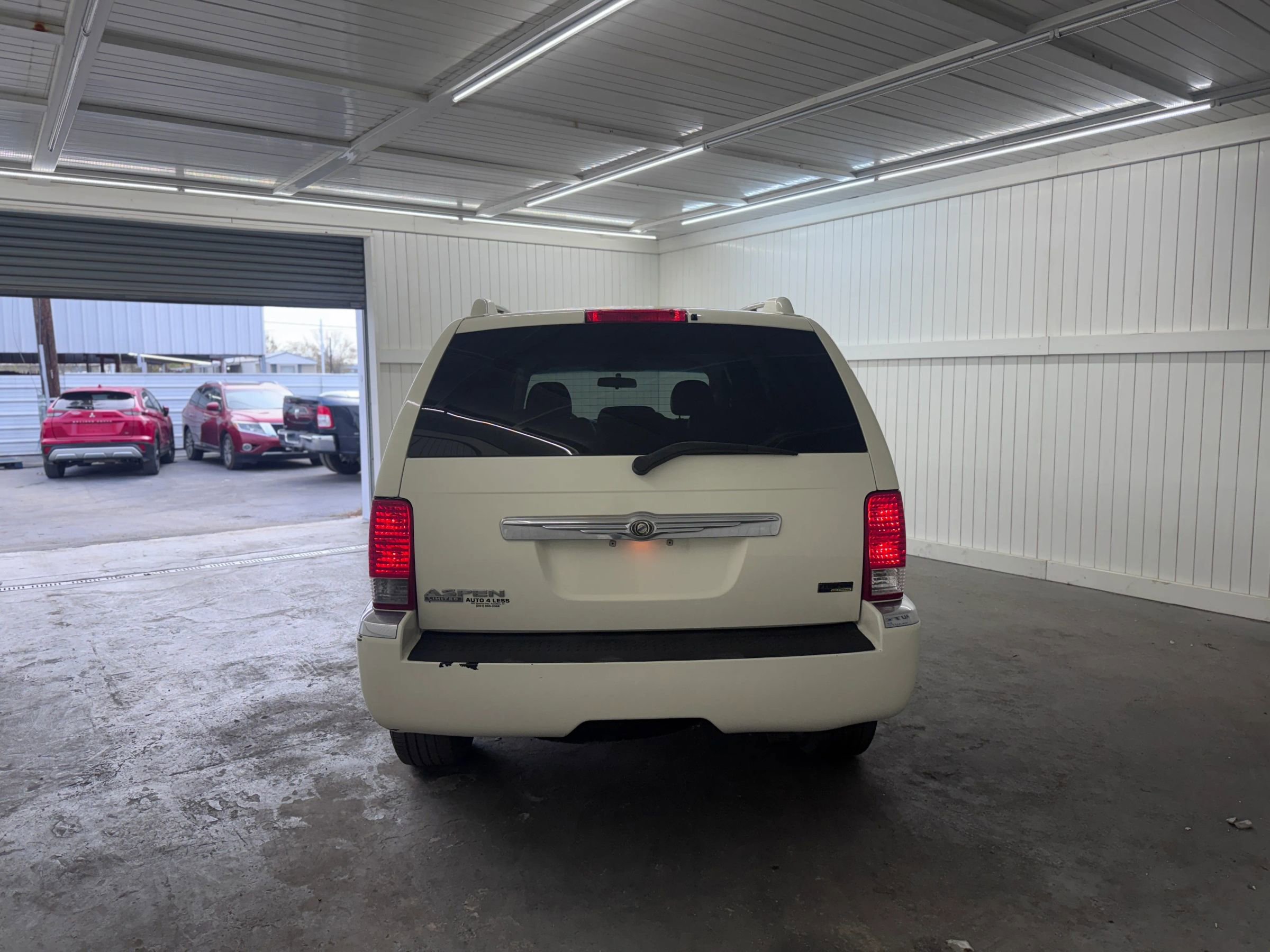 Used 2007 Chrysler Aspen Limited image 6