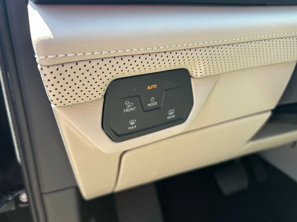 Used 2025 Volkswagen Atlas SE w/ Panoramic Sunroof Package image 46