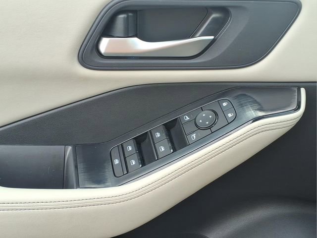 Used 2025 Nissan Rogue SV image 17