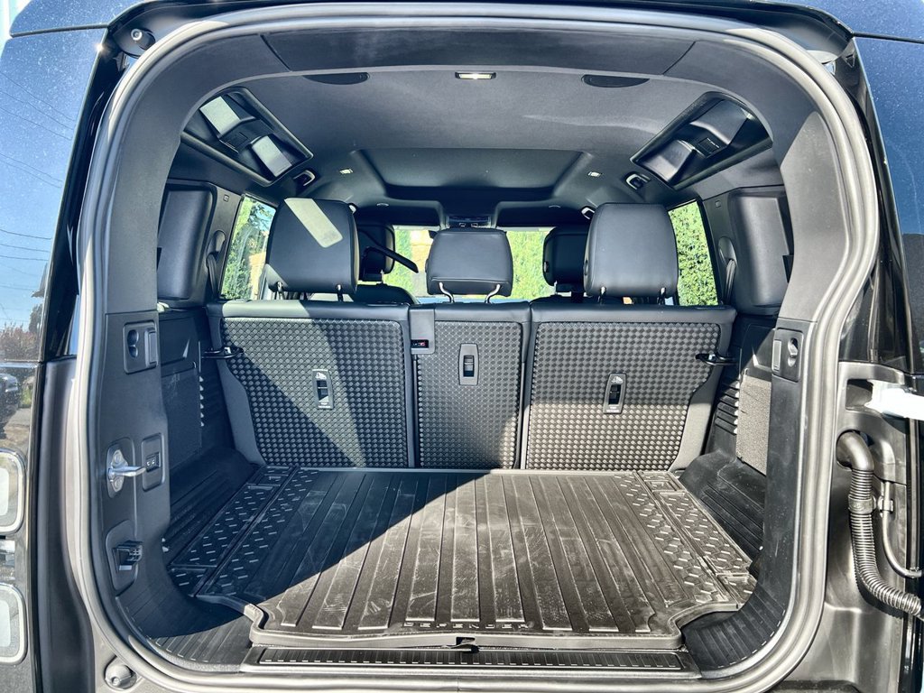 New 2026 Land Rover Defender 110 X-Dynamic SE AWD/4WD image 18