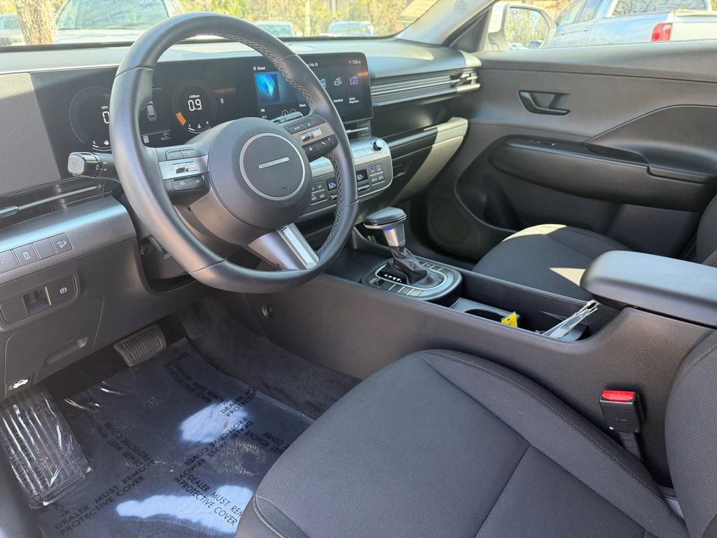 Used 2025 Hyundai Kona SEL image 21
