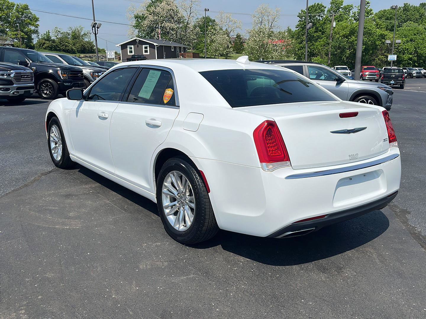Used 2017 Chrysler 300 Limited w/ Value Package RWD image 3