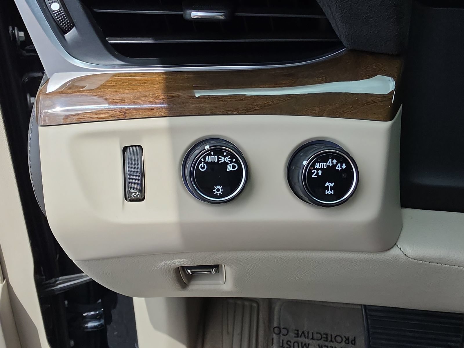 Used 2020 Cadillac Escalade Premium Luxury AWD/4WD image 22