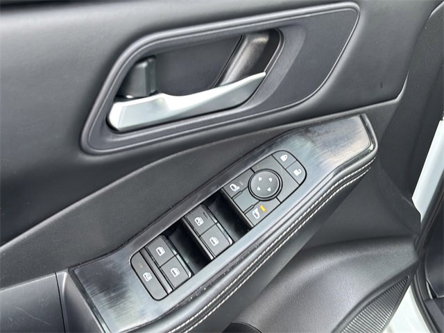 Used 2024 Nissan Rogue SV image 16