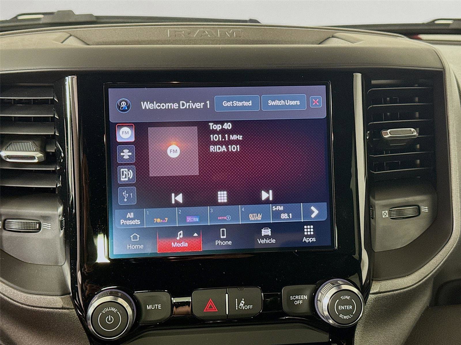 Used 2025 RAM 1500 Tradesman w/ Night Edition AWD/4WD image 7