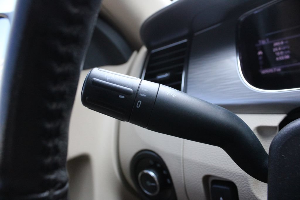 Used 2013 Ford Taurus SEL FWD image 10
