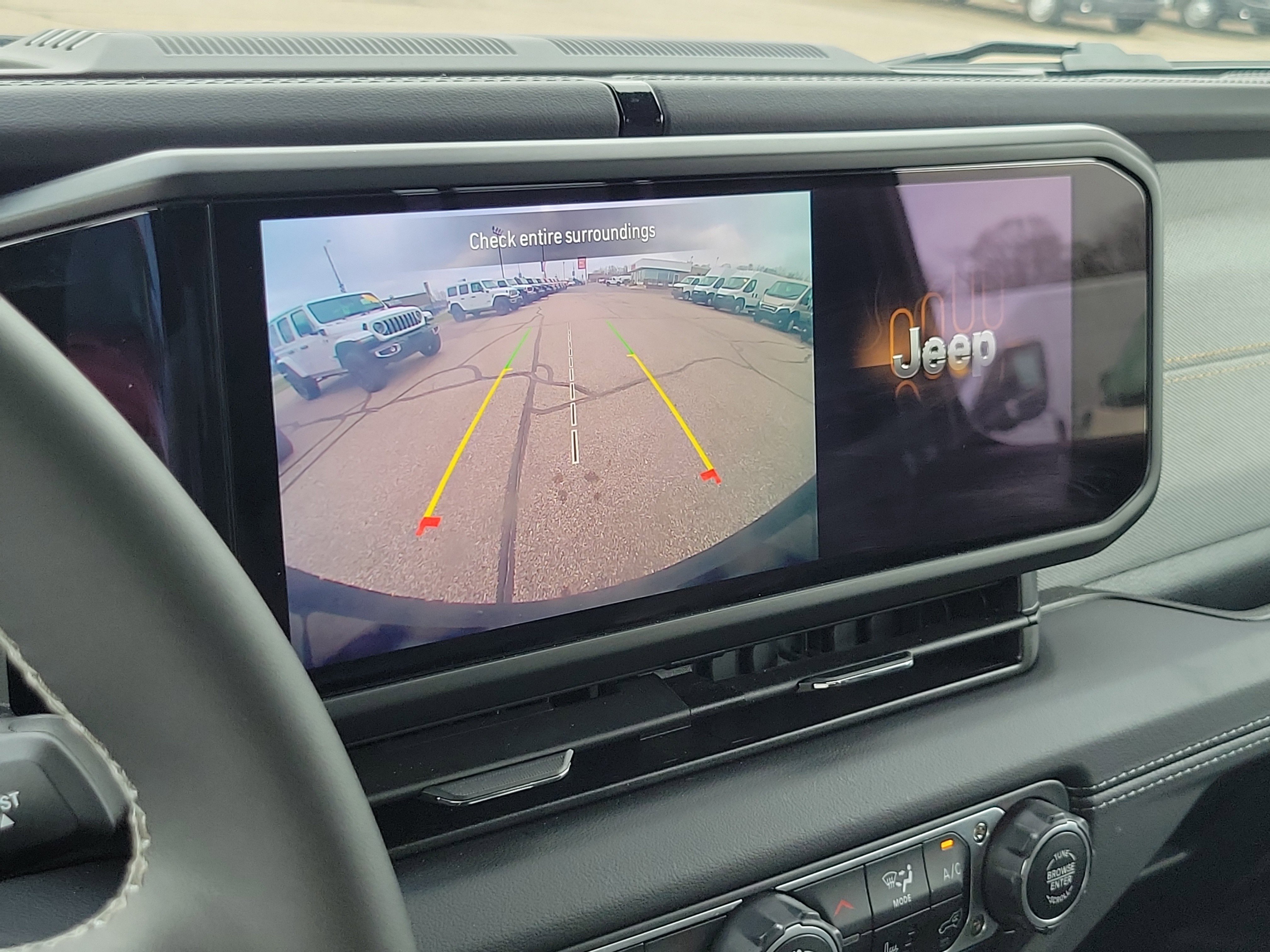 Used 2025 Jeep Wrangler Unlimited Sahara image 14