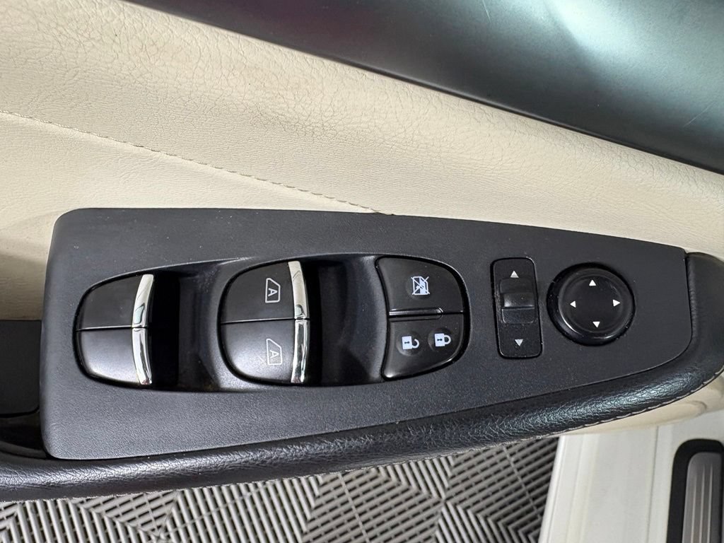 Used 2020 Nissan Maxima 3.5 SL w/ Floor Mat Group FWD image 17