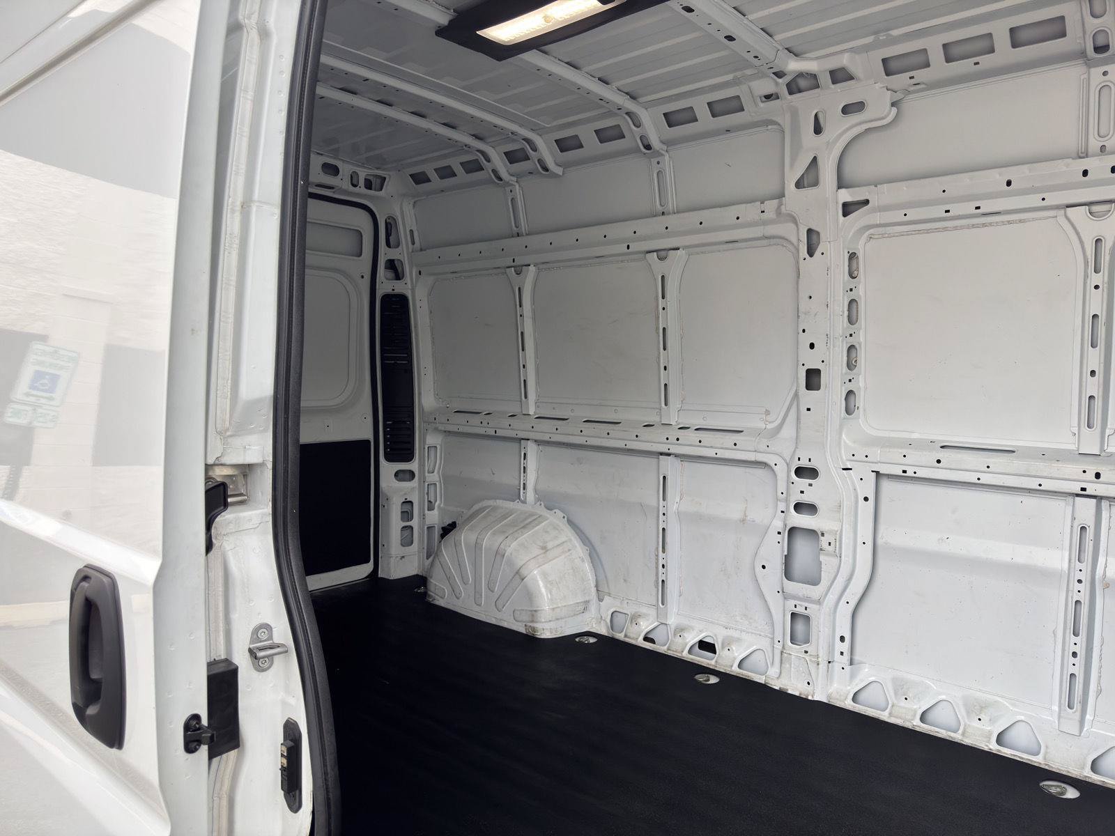 Used 2025 RAM ProMaster 2500 w/ Convenience Group FWD image 17