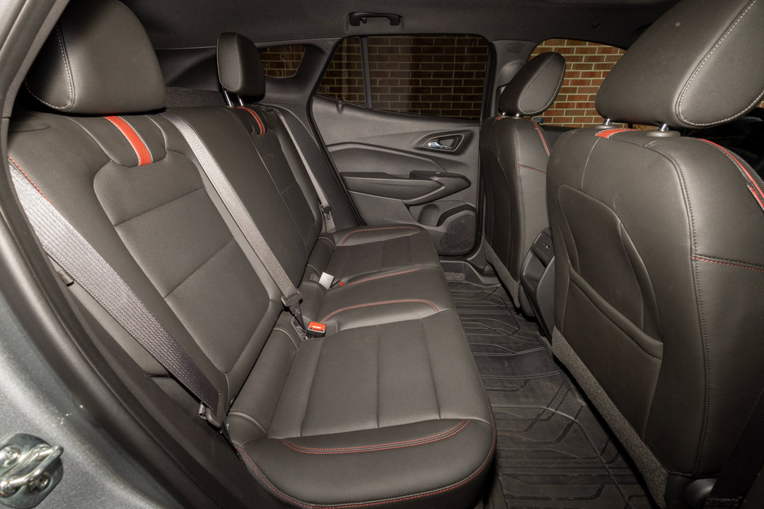 Used 2025 Chevrolet Trax RS w/ Sunroof Package image 22