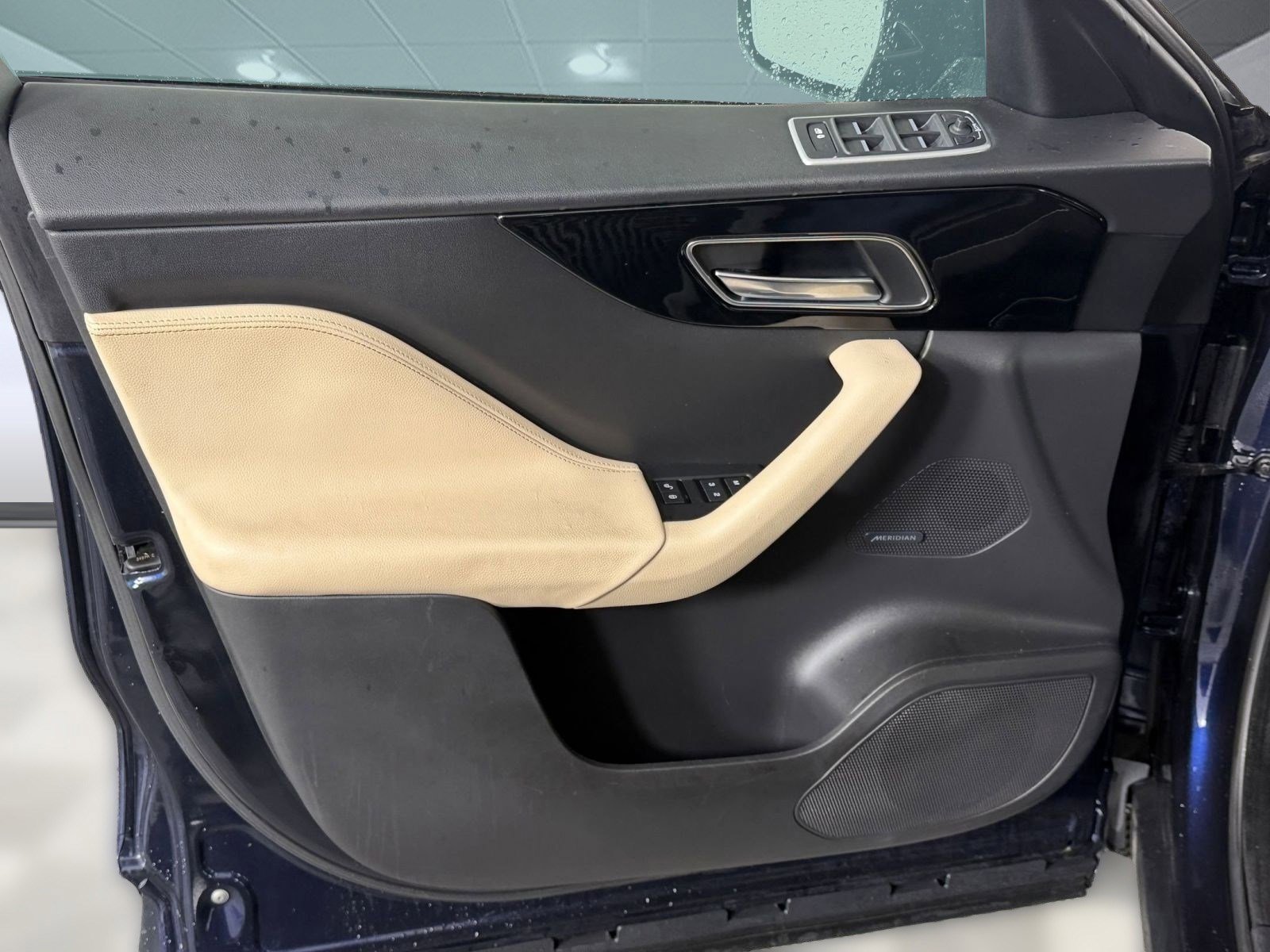 Used 2018 Jaguar F-PACE Premium AWD/4WD image 20