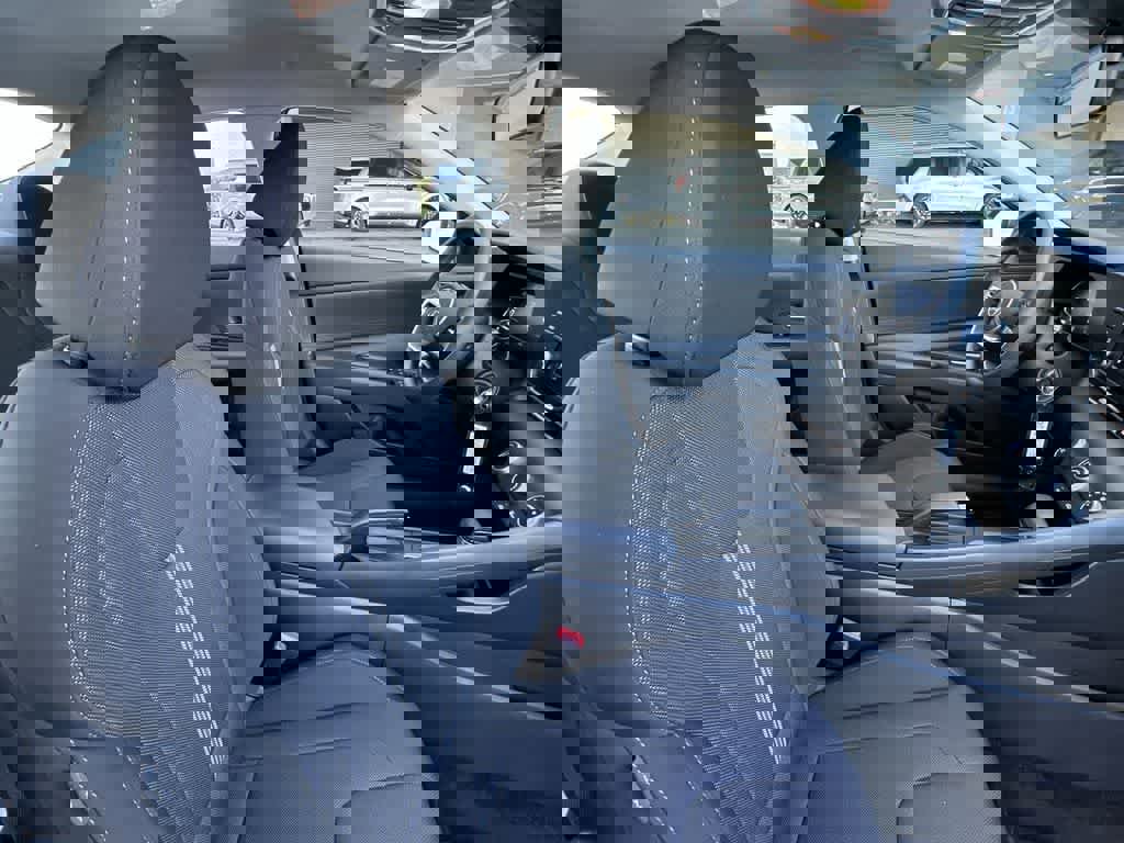 Used 2025 Hyundai Elantra SE image 27