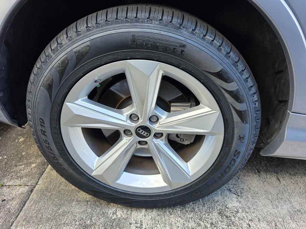 Used 2022 Audi Q7 3.0T Premium w/ Convenience Package image 17