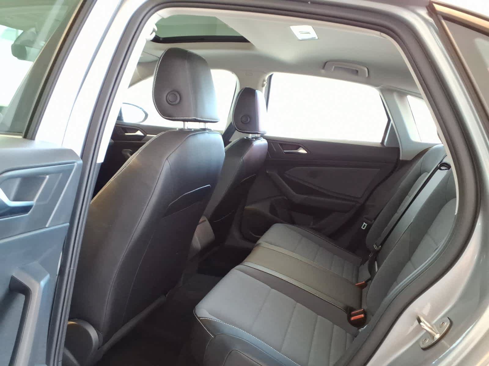 Used 2026 Volkswagen Jetta SE FWD image 17