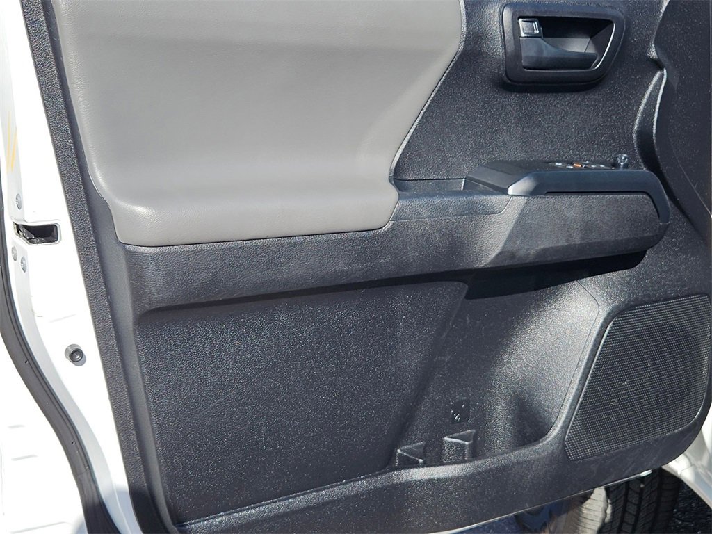 Used 2022 Toyota Tacoma SR image 12