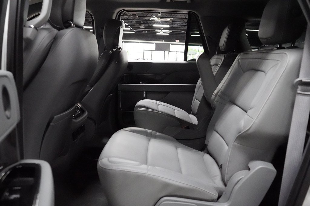 Used 2019 Lincoln Navigator L Select RWD image 21