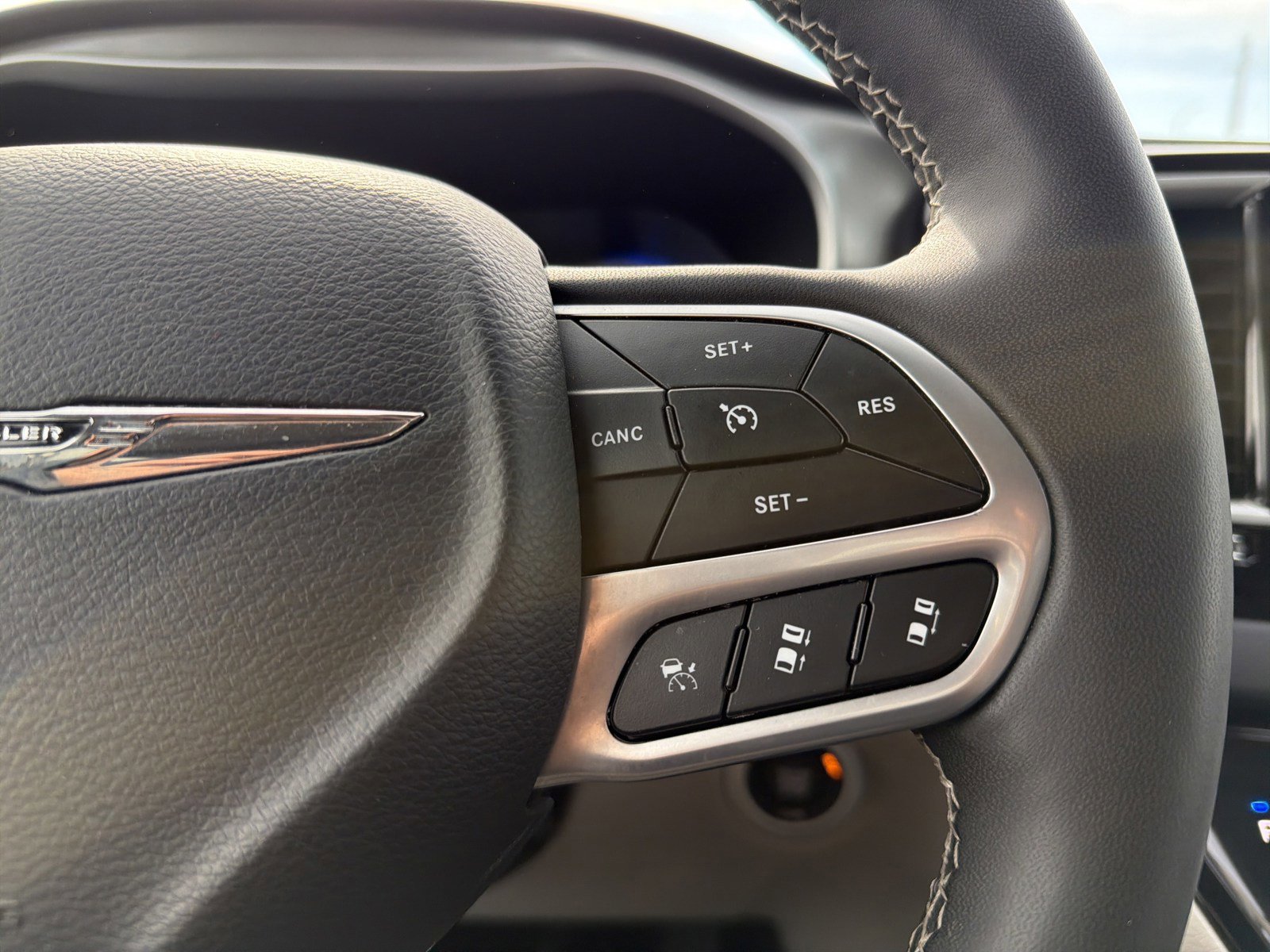 Used 2024 Chrysler Pacifica Touring-L image 30