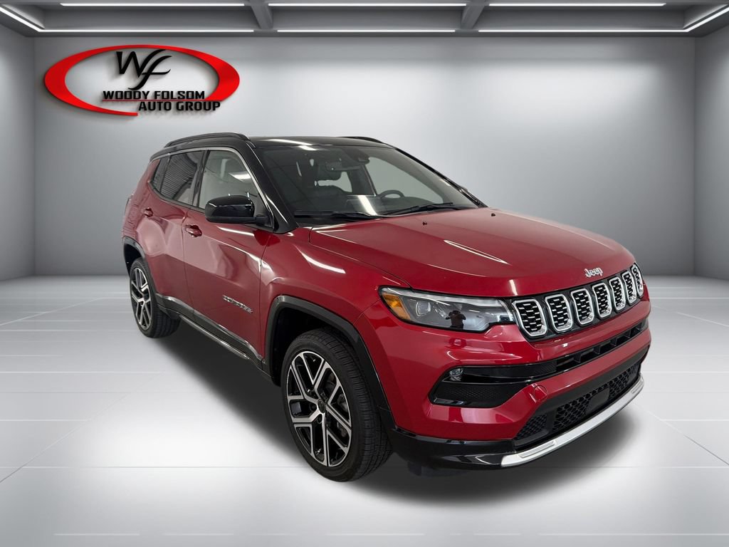 Used 2025 Jeep Compass Limited w/ Elite Group AWD/4WD image 3
