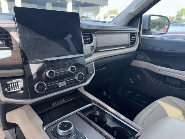Used 2023 Ford Expedition Max Limited image 11
