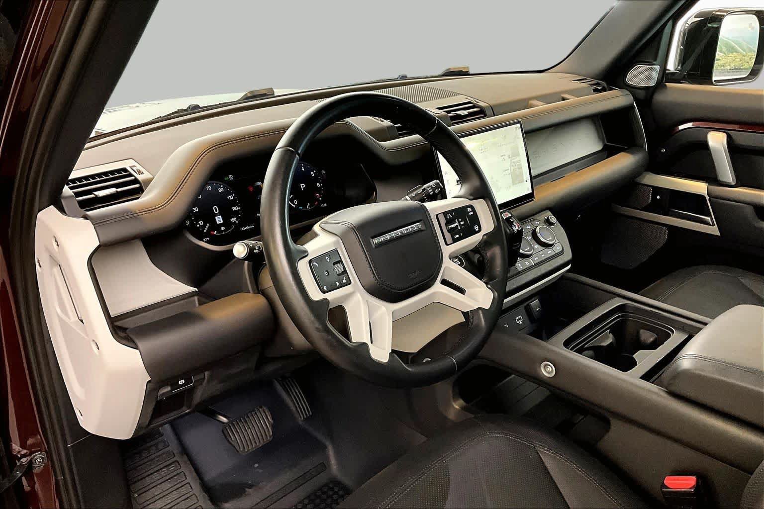 Used 2023 Land Rover Defender 130 X-Dynamic SE AWD/4WD image 18