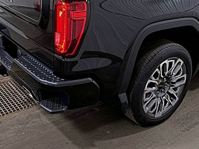 Used 2025 GMC Sierra 1500 Denali Ultimate image 9