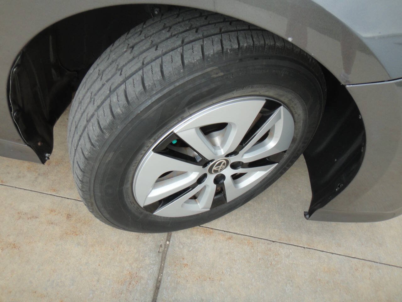 Used 2017 Toyota Prius Four FWD image 26