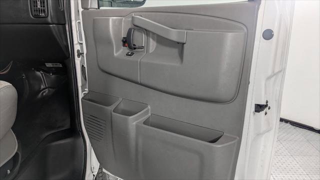 Used 2016 Chevrolet Express 2500 image 19