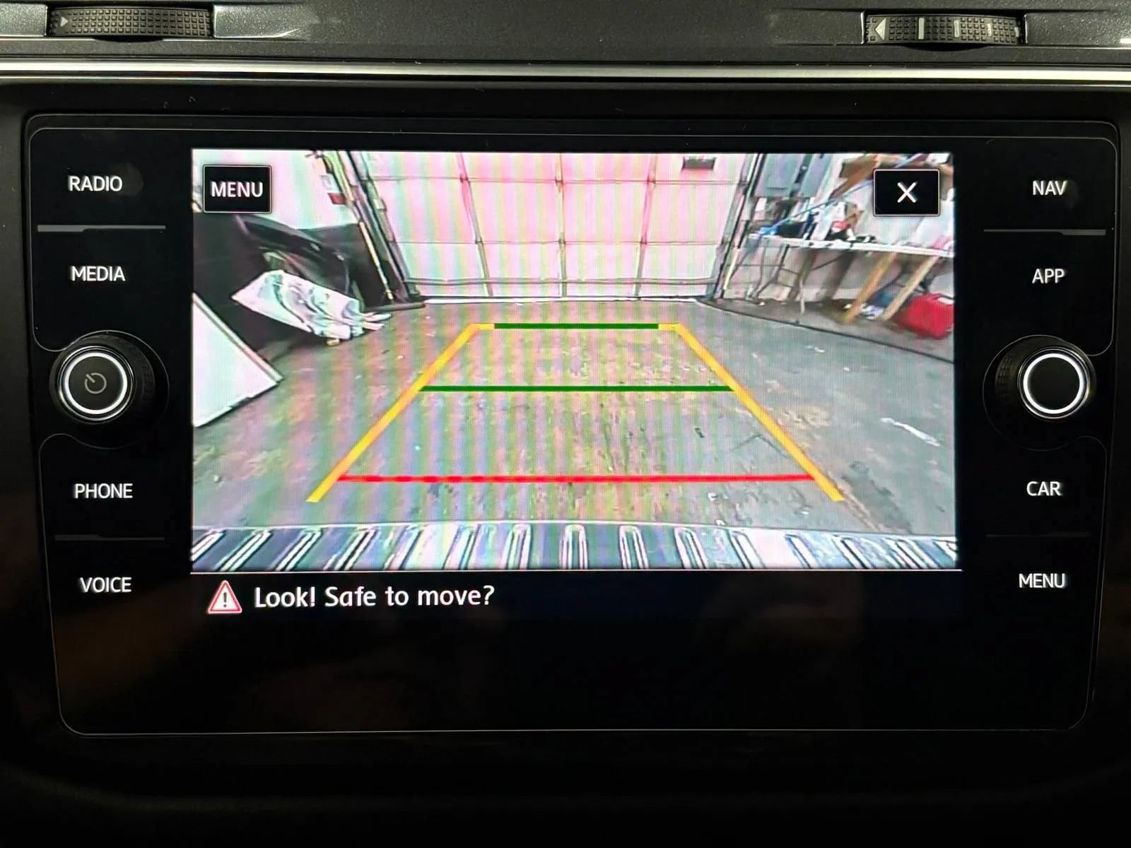 Used 2020 Volkswagen Tiguan SEL AWD/4WD image 11